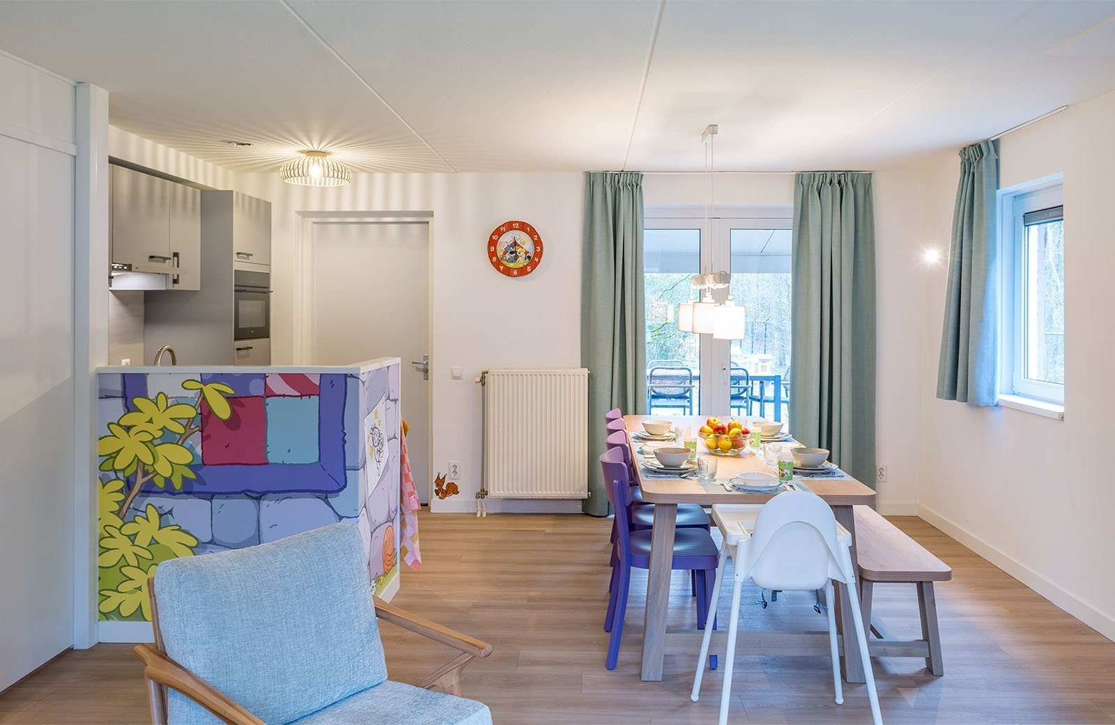 Buurpoes villa eethoek